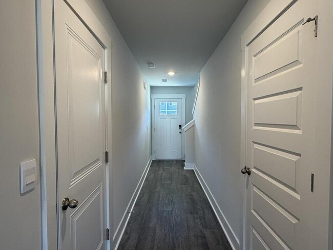 Building Photo - 105 S Grassland Rd