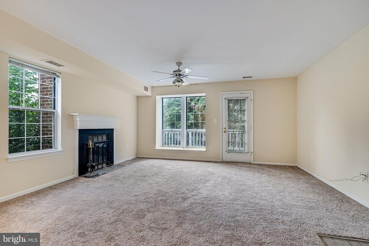 2596 S Arlington Mill Dr Unit 8, Arlington, VA 22206 Room for Rent in