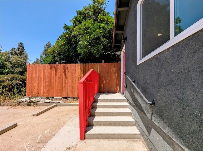 Foto del edificio - 1575 1/2 Munson Ave-1/2-1/2