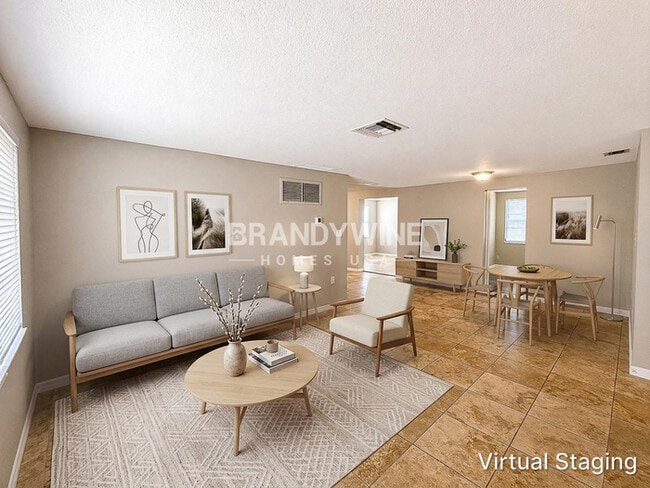 Building Photo - 7317 Oak Crest Dr