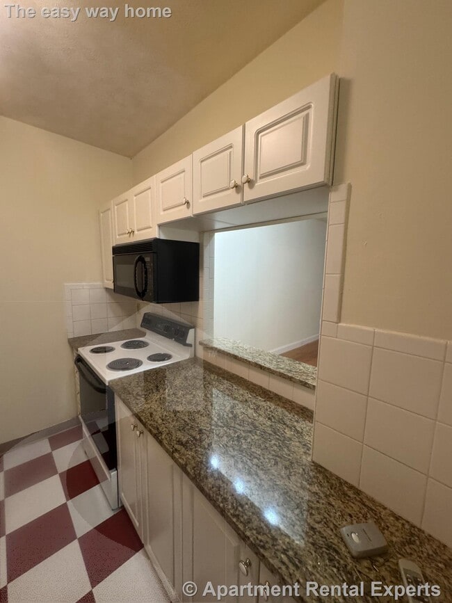 Building Photo - 373 Highland Ave