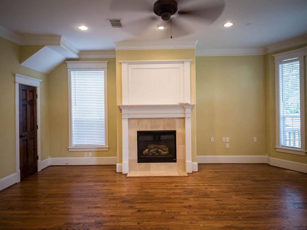 Large Living Room - 809 W 20th St