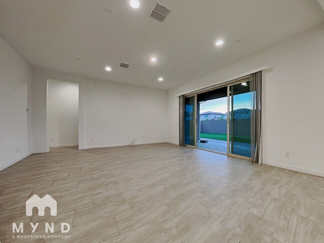 Foto del edificio - 9917 E Thistle Ave