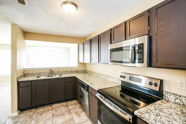 Building Photo - 6625 Kinnerton Dr