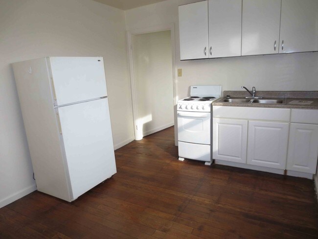 Foto del edificio - Bond Hill 13 Unit Multi-family