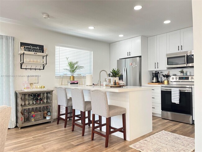 Building Photo - 2575 SW 29th Ave