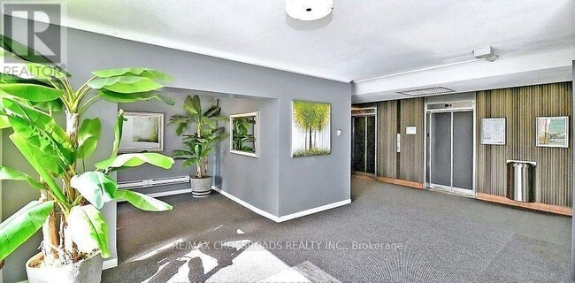 Photo du bâtiment - 5 Massey Square