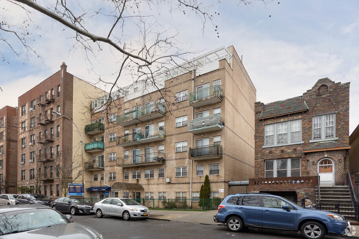 Primary Photo - 1642 W 9th St
