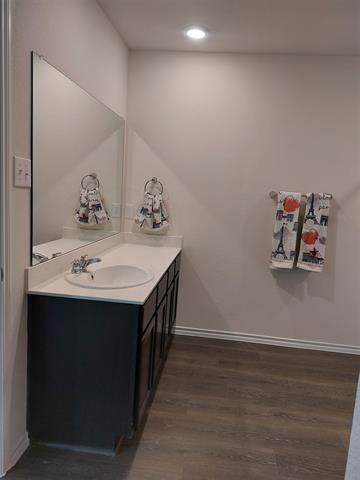 Building Photo - 2810 Peony Dr