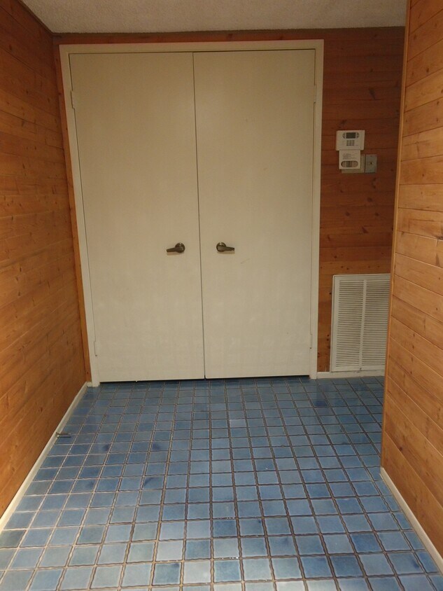 Entry - 15325 Magnolia Blvd