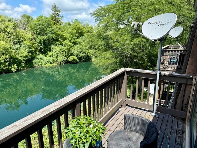 Foto del edificio - 835 Waterview Cir