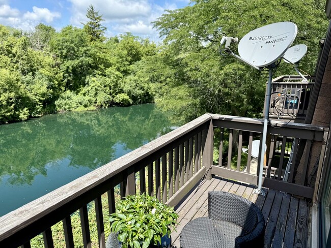 Building Photo - 835 Waterview Cir