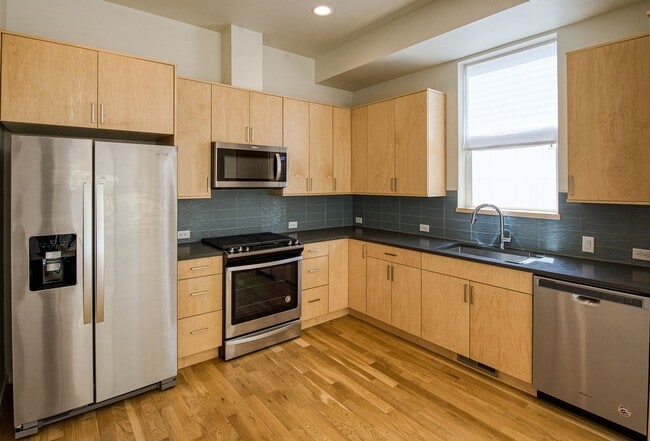 Building Photo - Bright and Modern 3-Bed, 3.5-Bath Home wit...
