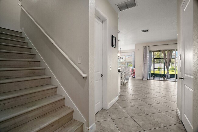 Building Photo - 9153 Carmela Ave