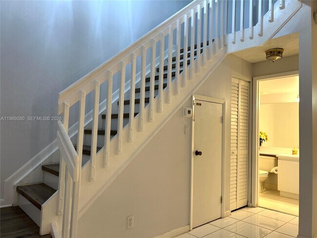 Foto del edificio - 543 Racquet Club Rd