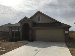 Building Photo - 1810 Silver Oaks Dr