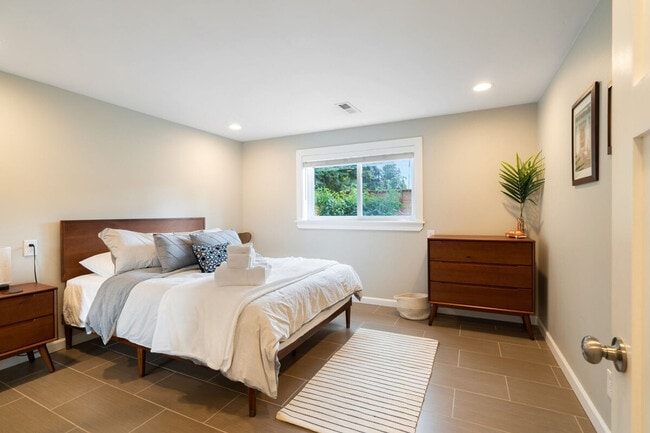 Foto del edificio - 2116 N 190th St
