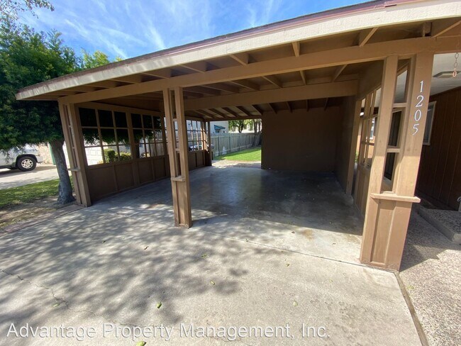 Building Photo - 2 br, 1 bath House - 1207 Lela Ln.