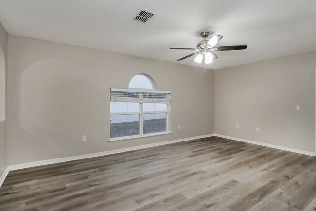 Foto del edificio - 10445 MILLERDALE Rd