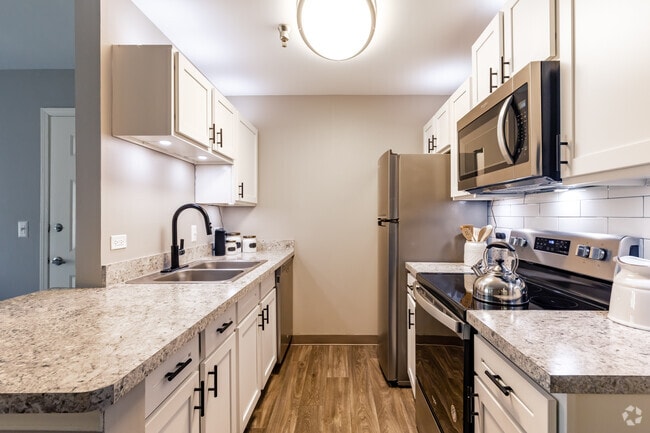 2BR, 2BA - Kitchen - Hawthorn at Oakhurst