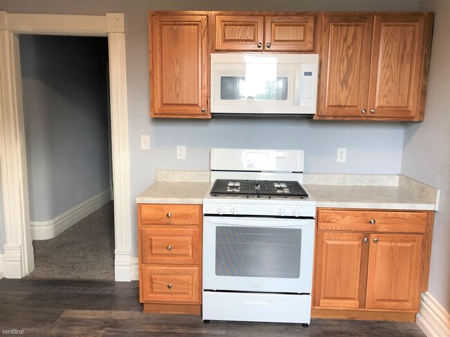 Building Photo - 3 br, 1 bath Duplex - 321 Locust St Unit 2