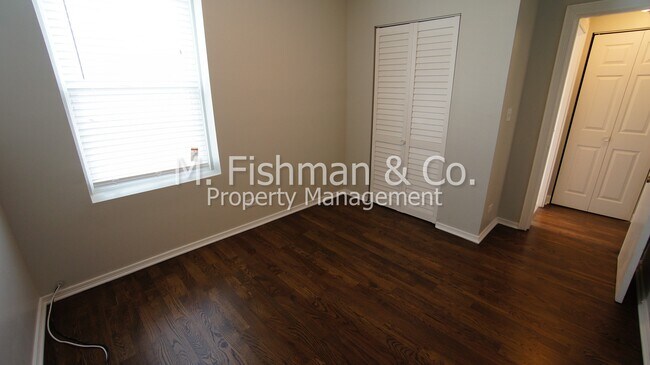 Foto del edificio - 2349 N Drake Ave