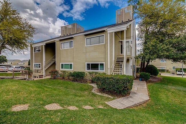 Foto del edificio - 83 April Point Dr S