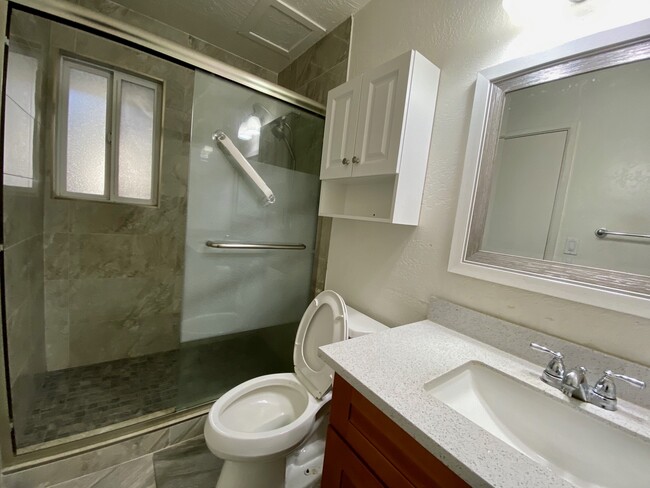 Building Photo - 181 Del Medio Ave