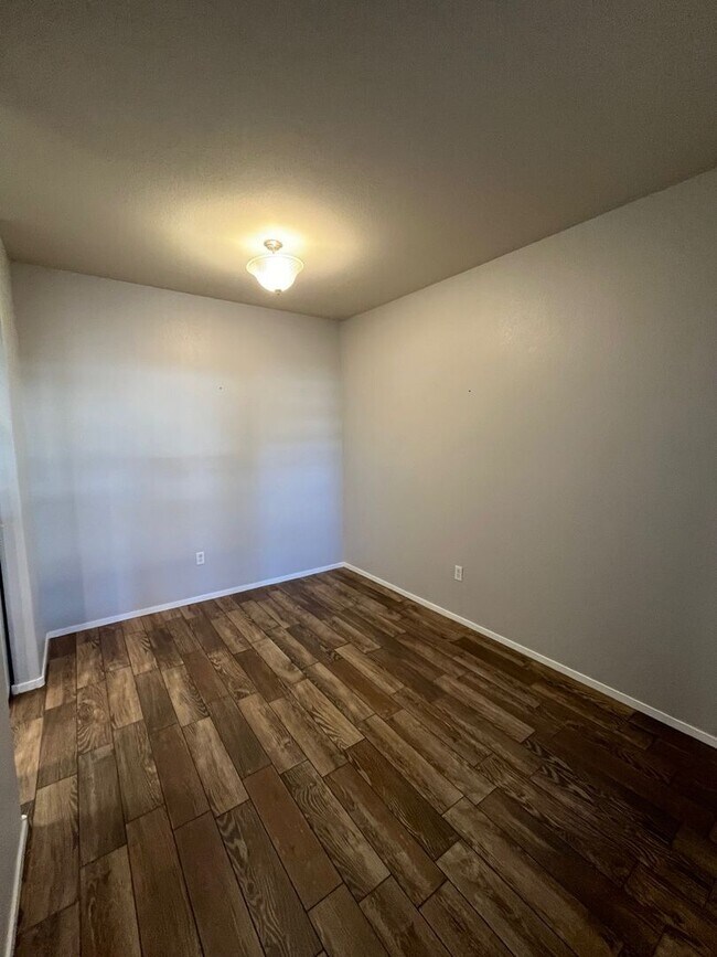Foto del edificio - Stunning, fully-remodeled 1 bedroom at Tus...