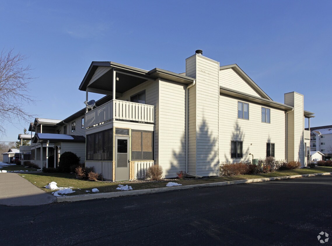 Building Photo - 3050 Riverwood Dr
