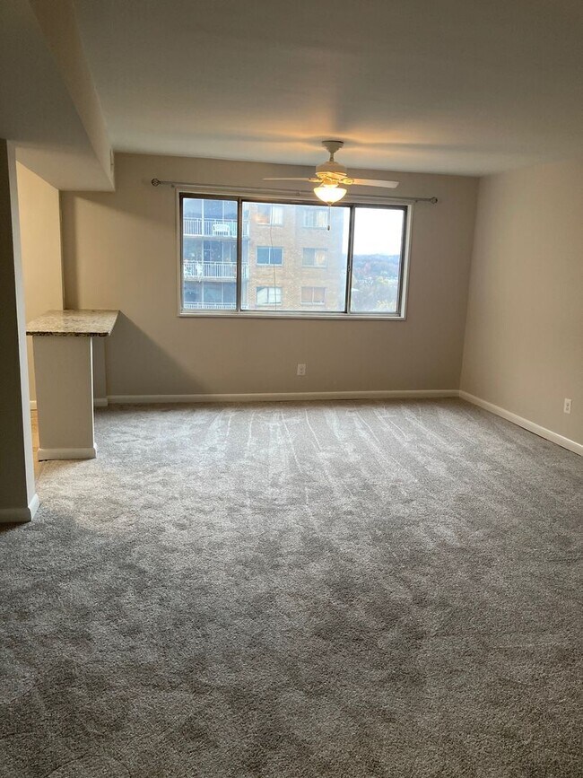 Foto del edificio - Beautiful New Apartment with ALL Utilities Included!