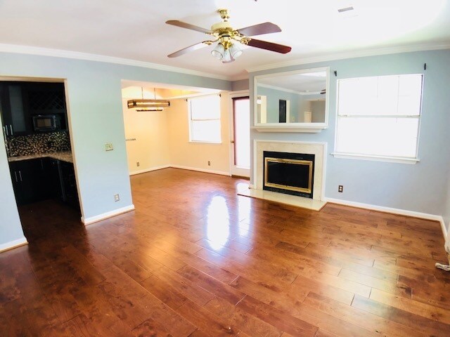 Building Photo - Beautiful upgraded 2-story condo. Walk to ...