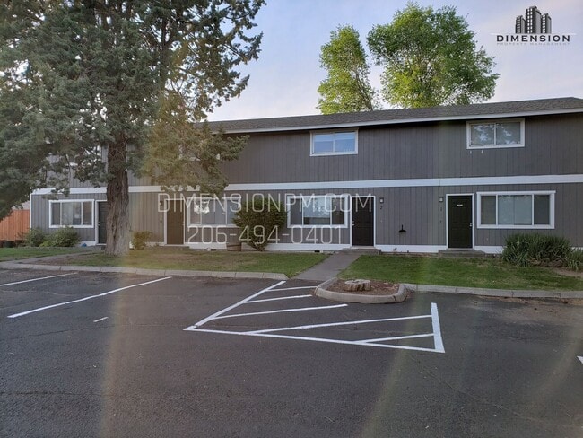 Building Photo - Drexel Redmond Townhouses