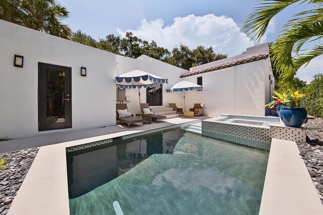 Building Photo - 1010 N Rio Vista Blvd