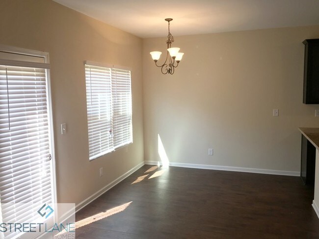 Building Photo - 303 Clover Brook Dr