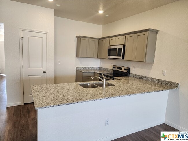 Building Photo - 5905 Betty Lou Dr