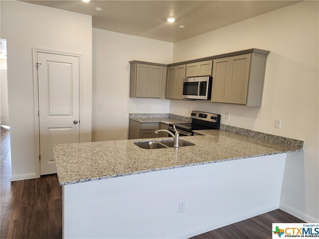 Foto del edificio - 5905 Betty Lou Dr