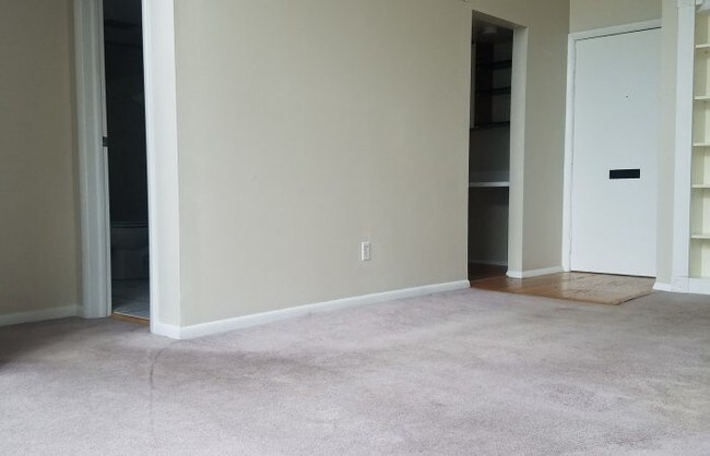 Building Photo - 1126 Merrimar Cir N