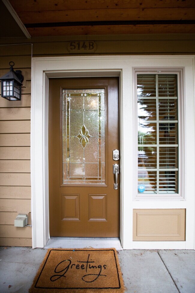 Foto del edificio - Gorgeous 3-Bed Capitol Hill Townhome with A/C, Garage & Partial Furnishings!- Available NOW FOR RENT