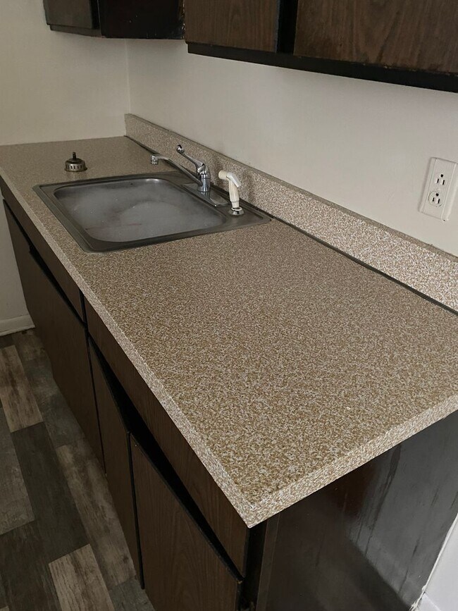 Foto del edificio - 2103 Meadowvale Ct