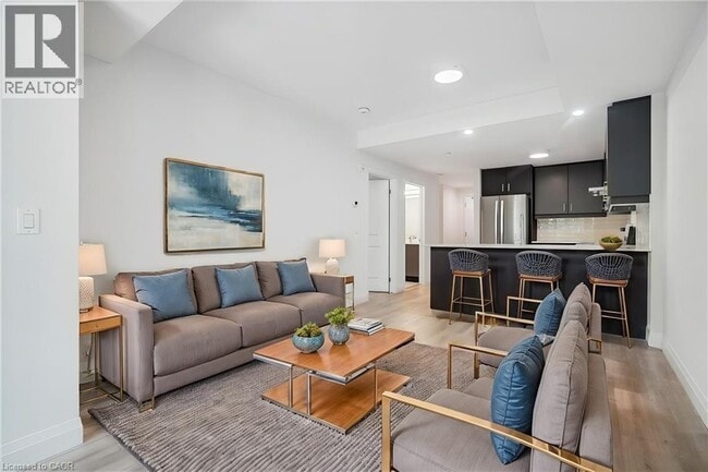 Building Photo - 153 Wilson St W