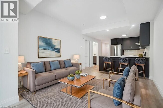 Photo du bâtiment - 153 Wilson St W