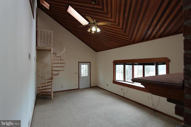 Foto del edificio - 13028 Compton Rd