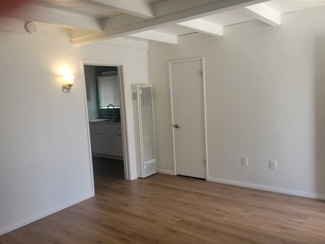 Building Photo - 4030 Ingraham St