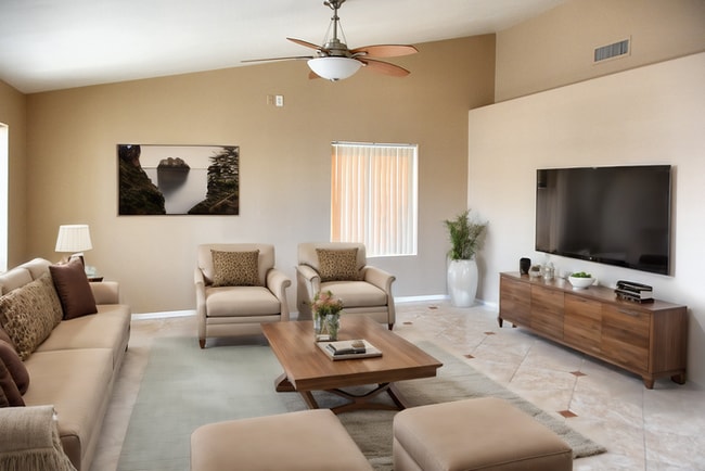 Foto del edificio - Great Location! Lovely 3Bedroom Plus/ 2Bathroom Chandler Home!