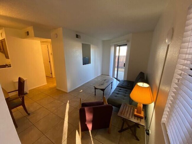 Foto del edificio - 1745 E Glenn St