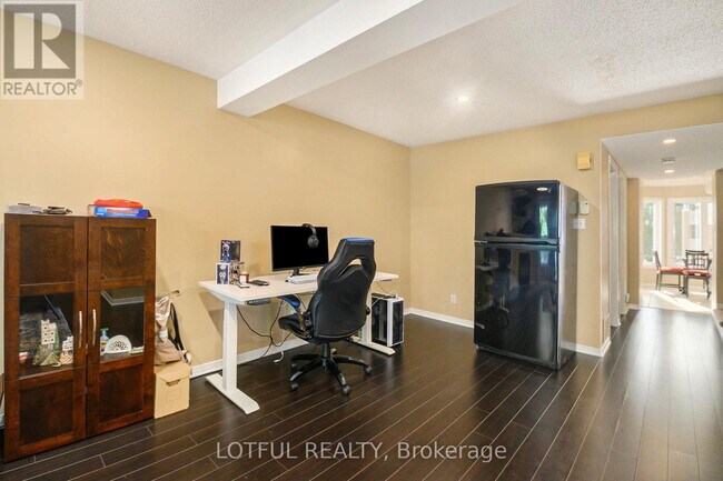Photo du bâtiment - 1670 Locksley Ln