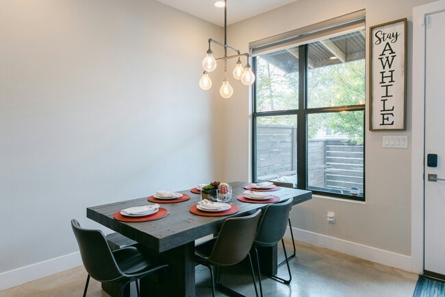 Building Photo - 203 Nogalitos St