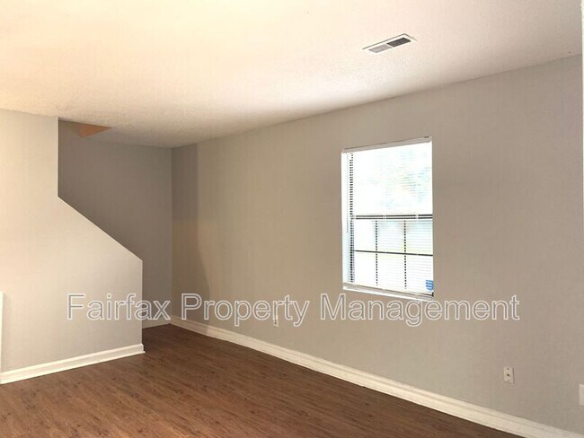 Foto del edificio - 1419 Cherrycrest Drive