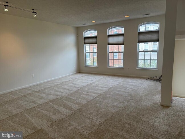 Foto del edificio - 11039 Mill Centre Dr